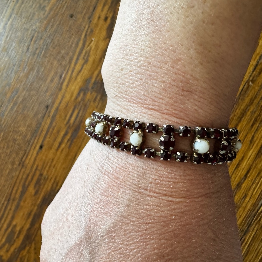 Red and White Stone Costume Jewelry Bracelet - Picture 3 of 5